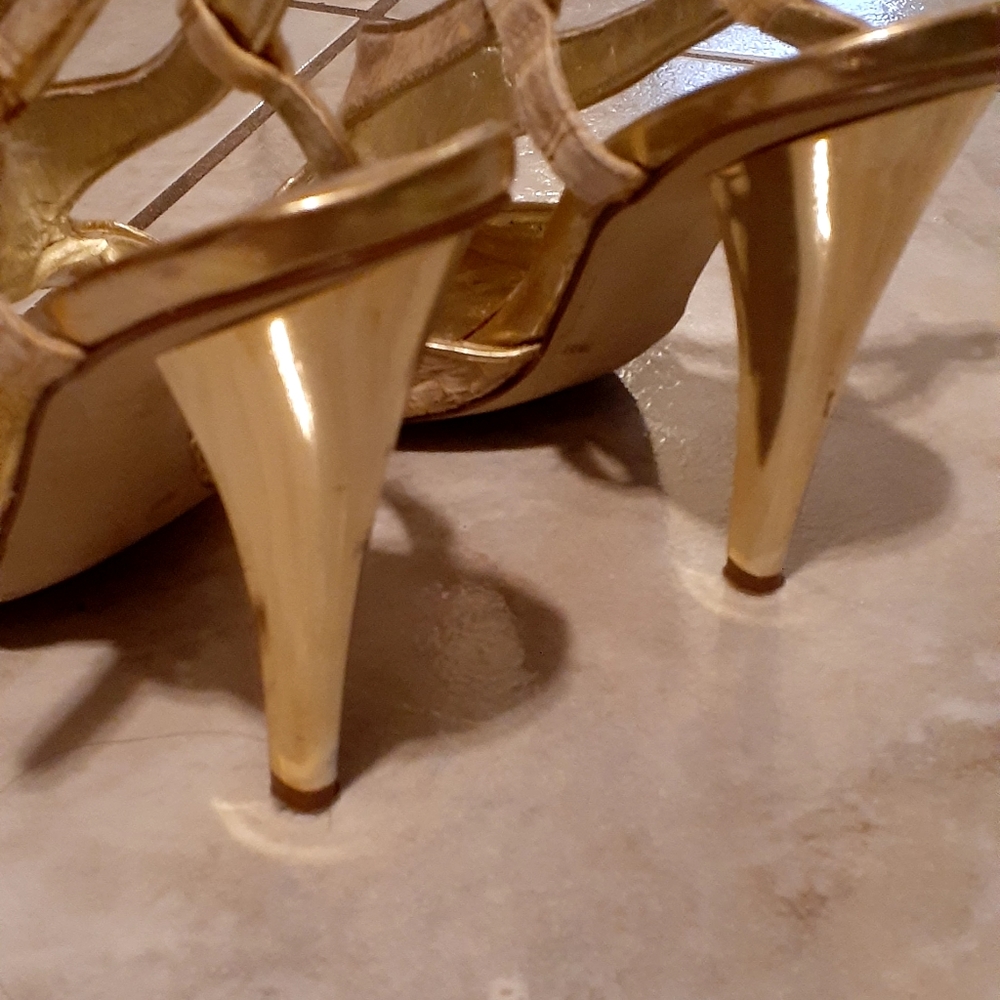 Shoes - Picture 2 of 3